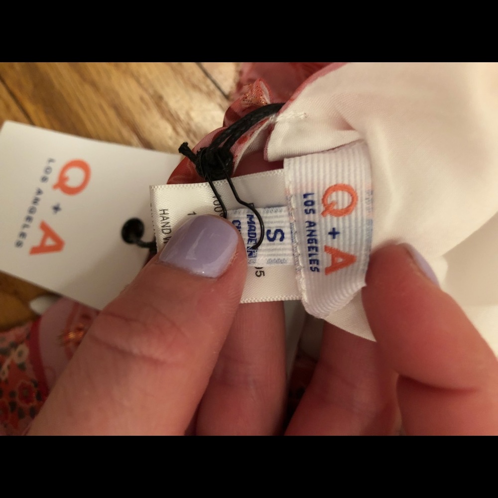 Halter top - Picture 2 of 4